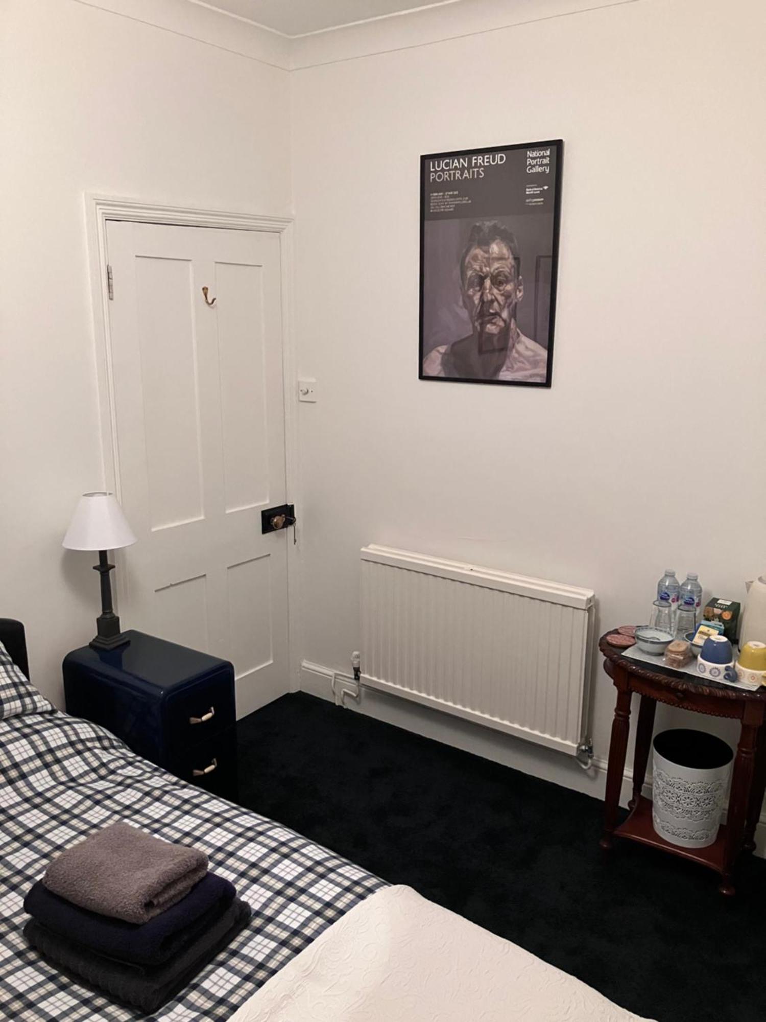 In The Centre Of Shaftesbury Apartment Стая снимка