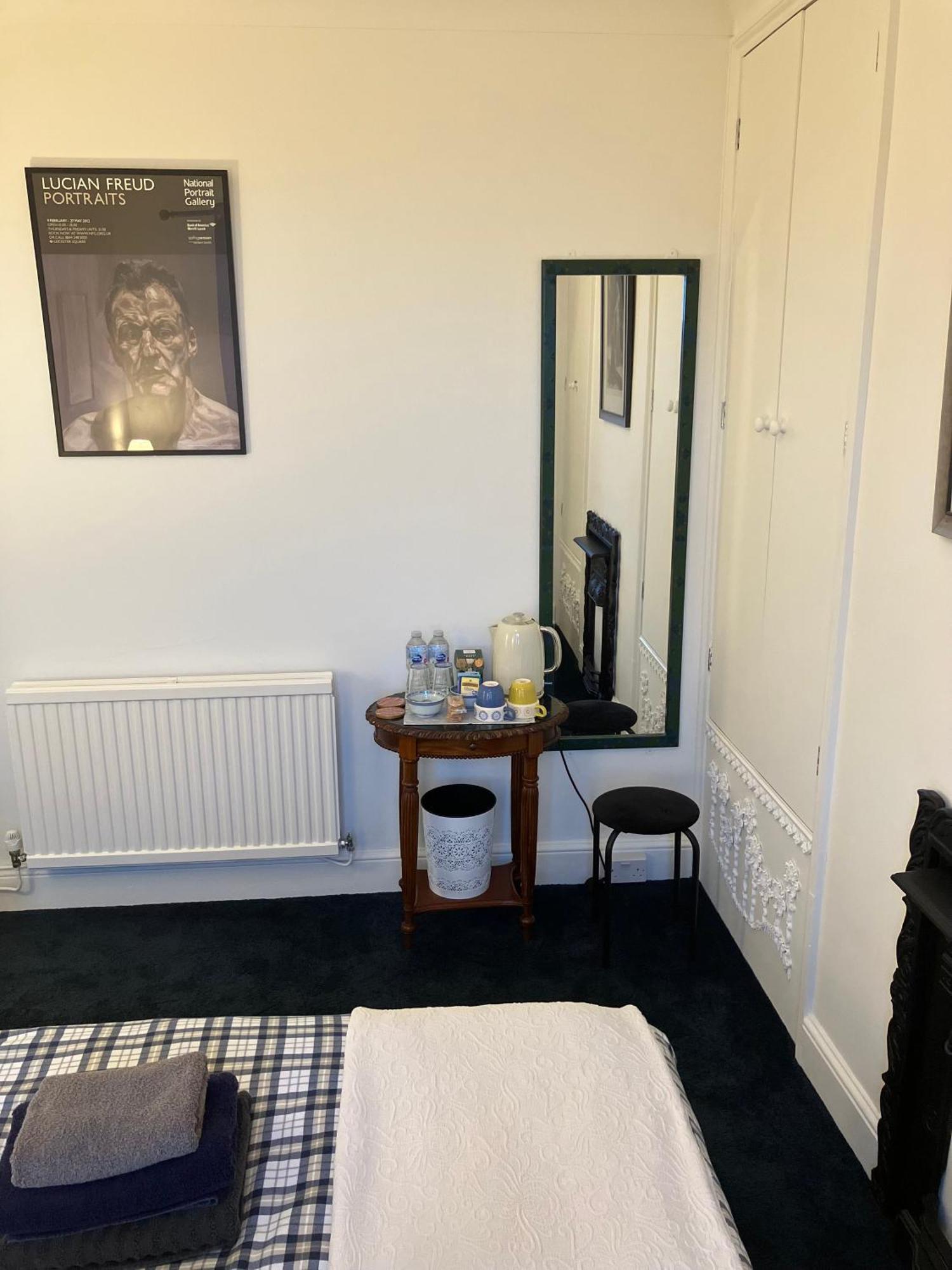 In The Centre Of Shaftesbury Apartment Стая снимка